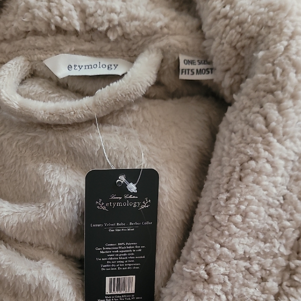 Cream Plush Robe - Picture 3 of 3